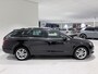 Skoda Octavia Combi 1.5 TSI Greentech Business Edition Plus Airco | Bluetooth | Cruise Control | Elektrisch Glazen Panoramadak | Lederen Bekleding | Leder Sportstuur | Dakrails | Lichtmetalen Velgen | Navigatie | Parkeersensoren Voor en Achter | Stuurwiel Multifunctioneel | Stoelverwarming