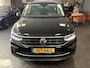 Volkswagen Tiguan 1.5 TSI Elegance | Stoelverwarming | Stuurverwarming | Navigatie | Keyless | Adaptieve Cruise Control | Parkeersensoren | Climate Control | FACELIFT | Metallic Lak | Elektrische Kofferklep | Lichtmetalen Velgen |