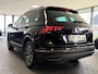 Volkswagen Tiguan 1.5 TSI Elegance | Stoelverwarming | Stuurverwarming | Navigatie | Keyless | Adaptieve Cruise Control | Parkeersensoren | Climate Control | FACELIFT | Metallic Lak | Elektrische Kofferklep | Lichtmetalen Velgen |