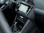 Volkswagen Tiguan 1.5 TSI Elegance | Stoelverwarming | Stuurverwarming | Navigatie | Keyless | Adaptieve Cruise Control | Parkeersensoren | Climate Control | FACELIFT | Metallic Lak | Elektrische Kofferklep | Lichtmetalen Velgen |