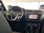 Volkswagen Tiguan 1.5 TSI Elegance | Stoelverwarming | Stuurverwarming | Navigatie | Keyless | Adaptieve Cruise Control | Parkeersensoren | Climate Control | FACELIFT | Metallic Lak | Elektrische Kofferklep | Lichtmetalen Velgen |