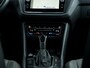 Volkswagen Tiguan 1.5 TSI Elegance | Stoelverwarming | Stuurverwarming | Navigatie | Keyless | Adaptieve Cruise Control | Parkeersensoren | Climate Control | FACELIFT | Metallic Lak | Elektrische Kofferklep | Lichtmetalen Velgen |