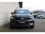 Volvo XC40 B4 Automaat Plus Dark | Semi elektrisch inklapbare trekhaak | 18" lichtmetalen velgen | Draadloze telefoonoplader | Verwarmbare voorstoelen | Driver Awareness | Adaptive Cruise control | Pilot Assist | Driver Assist | Verwarmbaar stuurwiel | Camera achter | Keyless Entry | Keyless Drive | Verwarmbare voorruit | Premium Sound by Harman Kardon | Elektrisch verstelbare voorstoelen | Noodreservewiel | Apple Carplay/Android Auto | Google Maps | Google Assistant | Blis | Elektrisch bedienbare achterklep