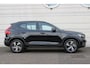 Volvo XC40 B4 Automaat Plus Dark | Semi elektrisch inklapbare trekhaak | 18" lichtmetalen velgen | Draadloze telefoonoplader | Verwarmbare voorstoelen | Driver Awareness | Adaptive Cruise control | Pilot Assist | Driver Assist | Verwarmbaar stuurwiel | Camera achter | Keyless Entry | Keyless Drive | Verwarmbare voorruit | Premium Sound by Harman Kardon | Elektrisch verstelbare voorstoelen | Noodreservewiel | Apple Carplay/Android Auto | Google Maps | Google Assistant | Blis | Elektrisch bedienbare achterklep