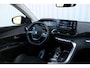 Peugeot 3008 1.2 PureTech Road Trip | Incl. 12 maanden garantie | Cruise control | Climate control | Apple carplay/Android auto | Parkeercamera | Navigatie | DAB radio | Stoelverwarming |