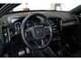 Volvo XC40 T4 Recharge R-Design | Adaptive Cruise Control | Semi-Electrische wegklapbare trekhaak | Harman Kardon Premium Audio | Panoramadak | Stoelverwarming | 360° Parkeercamera | Parkeersensoren voor + achter | Volvo on Call