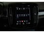 Volvo XC40 T4 Recharge R-Design | Adaptive Cruise Control | Semi-Electrische wegklapbare trekhaak | Harman Kardon Premium Audio | Panoramadak | Stoelverwarming | 360° Parkeercamera | Parkeersensoren voor + achter | Volvo on Call