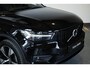 Volvo XC40 T4 Recharge R-Design | Adaptive Cruise Control | Semi-Electrische wegklapbare trekhaak | Harman Kardon Premium Audio | Panoramadak | Stoelverwarming | 360° Parkeercamera | Parkeersensoren voor + achter | Volvo on Call