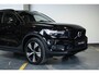 Volvo XC40 T4 Recharge R-Design | Adaptive Cruise Control | Semi-Electrische wegklapbare trekhaak | Harman Kardon Premium Audio | Panoramadak | Stoelverwarming | 360° Parkeercamera | Parkeersensoren voor + achter | Volvo on Call
