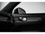 Volvo XC40 T4 Recharge R-Design | Adaptive Cruise Control | Semi-Electrische wegklapbare trekhaak | Harman Kardon Premium Audio | Panoramadak | Stoelverwarming | 360° Parkeercamera | Parkeersensoren voor + achter | Volvo on Call