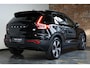 Volvo XC40 T4 Recharge R-Design | Adaptive Cruise Control | Semi-Electrische wegklapbare trekhaak | Harman Kardon Premium Audio | Panoramadak | Stoelverwarming | 360° Parkeercamera | Parkeersensoren voor + achter | Volvo on Call
