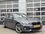 BMW 1-Serie 120i High Executive | Navigatie/Carplay | LM Velgen 18" | Voorstoelen Verwarmd | Cruise Control | Lederen Bekleding | Achteruitrijcamera | Airco |