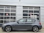 BMW 1-Serie 120i High Executive | Navigatie/Carplay | LM Velgen 18" | Voorstoelen Verwarmd | Cruise Control | Lederen Bekleding | Achteruitrijcamera | Airco |