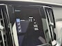 Volvo V60 T6 Recharge AWD AUT8 340PK R-Design | Panoramadak | Geventileerde voorstoelen met massagefunctie | Stoel- & Stuurwielverwarming | Harman Kardon audio | 19" Lichtmetalen velgen | Getint glas | Head-up Display | 360 graden camera