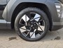 Hyundai Kona 1.6 GDI HEV Comfort Smart Automaat / Fabrieksgarantie tot 2-2030 / Stuur- & Stoel verwarming / Achteruitrijcamera / Apple Carplay Android Auto / Keyless Entry/Start / Adaptief cruise control / Draadloze telefoon lader / Climate control /