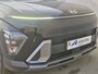 Hyundai Kona 1.6 GDI HEV Comfort Smart Automaat / Fabrieksgarantie tot 2-2030 / Stuur- & Stoel verwarming / Achteruitrijcamera / Apple Carplay Android Auto / Keyless Entry/Start / Adaptief cruise control / Draadloze telefoon lader / Climate control /