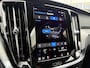 Volvo S60 2.0 B4 Plus Dark | Sportstoelen | 19 inch Lichtmetalen Velgen | Stoelverwarming | Apple Carplay | Android Auto | Achteruitrijcamera | BLIS | Keyless Entry