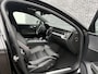 Volvo S60 2.0 B4 Plus Dark | Sportstoelen | 19 inch Lichtmetalen Velgen | Stoelverwarming | Apple Carplay | Android Auto | Achteruitrijcamera | BLIS | Keyless Entry