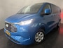 Ford Transit Custom 320 2.5 PHEV L2H1 Limited DC met o.a. een 360 graden camera, Parkeersensoren voor en achter, Dodehoekdetectie, Navigatiesysteem en een Trekhaak