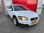 Volvo C30 1.6 101pk Advantage / Sch. kanteldak / Stoelverw.voor / Cruise control / Trekhaak / 16" LM / Bluetooth / NL auto
