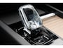Volvo XC60 2.0 T6 Plug-in hybrid AWD Ultra Dark | Stoelverwarming | Electrische wegklapbare trekhaak | Head-Up Display | Adaptive Cruise Control | 360° Parkeercamera | Parkeersensoren voor + achter | Premium Audio by Harman Kardon