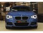 BMW 1-Serie M135i xDrive High Executive M PANO/CARPLAY/LEER/H&K/BOMVOL