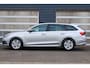 Skoda Octavia Combi 1.0 TSI 110pk Ambition | RIJKLAAR | Navigatie | Apple Carplay/ Android Auto | Parkeersensoren Voor & Achter | Airco Automatische | DAB