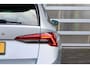 Skoda Octavia Combi 1.0 TSI 110pk Ambition | RIJKLAAR | Navigatie | Apple Carplay/ Android Auto | Parkeersensoren Voor & Achter | Airco Automatische | DAB
