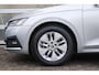 Skoda Octavia Combi 1.0 TSI 110pk Ambition | RIJKLAAR | Navigatie | Apple Carplay/ Android Auto | Parkeersensoren Voor & Achter | Airco Automatische | DAB
