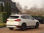BMW X1 sDrive20i ParelWeiss | Full Options | HUD | NavPro | Stoelverw | All wheater | Uniek