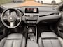 BMW X1 sDrive20i ParelWeiss | Full Options | HUD | NavPro | Stoelverw | All wheater | Uniek