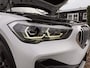 BMW X1 sDrive20i ParelWeiss | Full Options | HUD | NavPro | Stoelverw | All wheater | Uniek