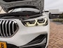 BMW X1 sDrive20i ParelWeiss | Full Options | HUD | NavPro | Stoelverw | All wheater | Uniek