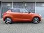 Suzuki Swift 1.2 Style Smart Hybrid NL-auto, Trekhaak, Achterspoiler, Cruise Contr., Apple Carplay, Android Auto, Stoelverw., Climate Contr. Stijl.