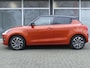 Suzuki Swift 1.2 Style Smart Hybrid NL-auto, Trekhaak, Achterspoiler, Cruise Contr., Apple Carplay, Android Auto, Stoelverw., Climate Contr. Stijl.