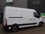 Renault Master T35 2.3 dCi 135 L2H2 Comfort Navigatie, Cruise controle, Elek ramen/ spiegels, Achteruitrijcamera, 3 zitplaatsen, Pdc achter, Trekhaak, 135pk!!, Uniek 50.000km 3 maanden garantie op motor en versnellingsbak.