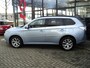 Mitsubishi Outlander 2.0 PHEV instyle+ | 4WD | AUTOMAAT | 203 PK | DEALER ONDERHOUDEN | TREKHAAK | LEDER | 1.500 KG TREKGEWICHT | VIERSEIZOENEN BANDEN | OPEN DAK |