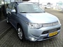 Mitsubishi Outlander 2.0 PHEV instyle+ | 4WD | AUTOMAAT | 203 PK | DEALER ONDERHOUDEN | TREKHAAK | LEDER | 1.500 KG TREKGEWICHT | VIERSEIZOENEN BANDEN | OPEN DAK |