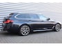 BMW 5-Serie Touring 530e 292PK X-DRIVE HIGH EXECUTIVE M-SPORT / NAVI / LEDER / LASER-LED / CLIMA / PDC / 19" LMV / CAMERA / KEYLESS / HARMAN KARDON / PANO. DAK / WEGKLAP. TREKHAAK / WINTERPAKKET / ADAPT. CRUISECONTROL / NIEUWSTAAT !!