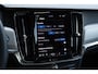 Volvo V90 T6 350pk Plug-In Hybrid Aut AWD Plus Dark | Verwarmbare voorstoelen en achterbank | Verwarmbaar stuurwiel | Lederen bekleding | Premium audio by Harman Kardon | Apple carplay/Android auto | Parkeercamera achter | Elektrisch verstelbare voorstoelen met geheugen | BLIS