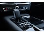 Volvo V90 T6 350pk Plug-In Hybrid Aut AWD Plus Dark | Verwarmbare voorstoelen en achterbank | Verwarmbaar stuurwiel | Lederen bekleding | Premium audio by Harman Kardon | Apple carplay/Android auto | Parkeercamera achter | Elektrisch verstelbare voorstoelen met geheugen | BLIS