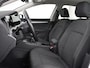 Volkswagen Golf 1.0 TSI Life | Trekhaak | Camera | Adaptive cruise | Sfeerverlichting | Carplay | Navigatie | Parkeerhulp | Climate control | Bluetooth