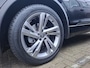 Volkswagen Tiguan 1.5 TSI R-Line Business+ | Navigatie | LM Velgen 29" | Elektrisch Glazen Panoramadak | Voorstoelen/Stuur/Achterbank Verwarmd | Cruise Control Adaptief | Achteruitrijcamera | Airco |