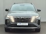 Hyundai Tucson 1.6 T-GDI PHEV N Line Sky 4WD / Afn. Trekhaak ( 1350 ) / Fabrieksgarantie tot 12-2027 / Panoramadak - Schuif&Kanteldak / Dealer Onderhouden / Elektrische stoelen + Memory / Stoel Verwarming & Verkoeling / Stuurwiel Verwarming / 360 Camera / Dodehoek Detectie / Navigatie / Apple Carplay & Android Auto / DAB / Achterbank Verwarming /