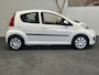 Peugeot 107 1.0-12V XS 5 DRS IN NIEUWSTAAT !! 7AIRCO AUDIO SLECHTS 91.767 KM APK TOT 7-11-2026 COMPLETE HISTORIE AANWEZIG.