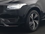 Volvo XC90 T8 Recharge AWD R-Design Plug In Hybrid 7 Persoon 394pk Dealer O.H. PHEV | Luchtvering |Trekhaak Af Fabriek | Panodak | Adaptive Cruise | Harman & Kardon | Lederen Sportstoelen Memory & Verwarmd | Keyless | Stuur Verwarmd | Virtual | Blis | Navigatie | DAB |