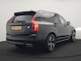Volvo XC90 T8 Recharge AWD R-Design Plug In Hybrid 7 Persoon 394pk Dealer O.H. PHEV | Luchtvering |Trekhaak Af Fabriek | Panodak | Adaptive Cruise | Harman & Kardon | Lederen Sportstoelen Memory & Verwarmd | Keyless | Stuur Verwarmd | Virtual | Blis | Navigatie | DAB |
