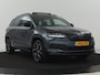 Skoda Karoq 1.5 TSI Sportline | Panoramadak | Trekhaak | Stoelverwarming | Camera | Carplay | Virtual Cockpit | Canton Sound | 19'' | Parkeerhulp | Navigatie | Sfeerverlichting | Cruise control | Stuurverwarming
