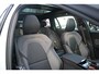 Volvo V60 T8 Plug-in hybrid AWD Plus Dark | Adaptive Cruise & Pilot Assist | Panoramadak met Schuif-/Kantelfunctie | Harman Kardon Premium Audio | Verwarmbare voorstoelen, achterbank en stuurwiel | Draadloze Telefoonlader | 19 inch Lichtmetalen velgen