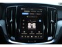 Volvo V60 T8 Plug-in hybrid AWD Plus Dark | Adaptive Cruise & Pilot Assist | Panoramadak met Schuif-/Kantelfunctie | Harman Kardon Premium Audio | Verwarmbare voorstoelen, achterbank en stuurwiel | Draadloze Telefoonlader | 19 inch Lichtmetalen velgen
